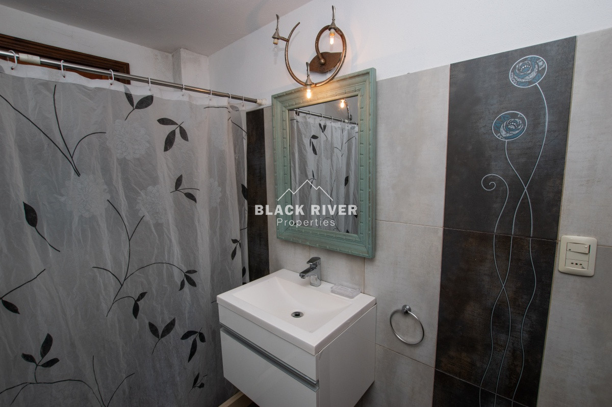 Casa ID.58872 - Venta casa de 5 dormitorio con piscina en Pinares. 