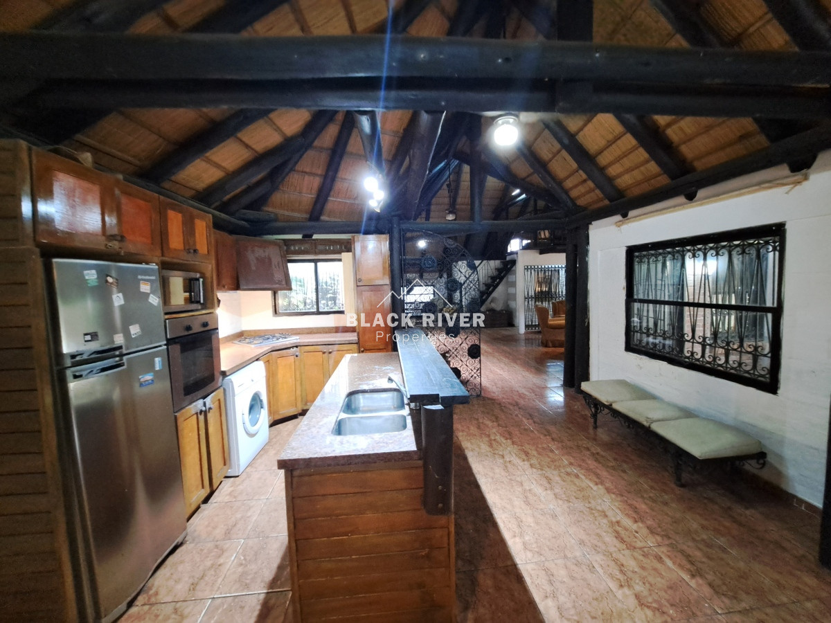 Casa ID.66765 - Casa con piscina en Venta 3 Dormitorios Playa Pinares  Punta del Este