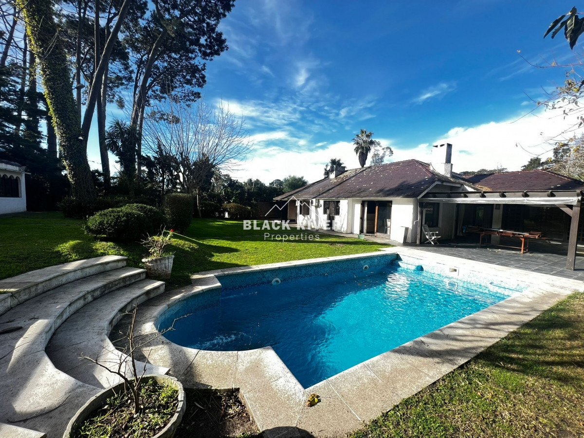 Casa ID.65721 - Venta casa de 3 dormitorios con piscina Punta del Este