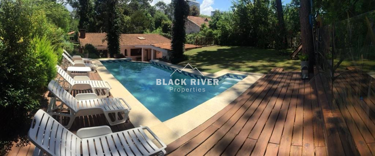 Casa ID.65956 - Casa de 3 dormitorios con psicina en alquiler anual Playa mansa Punta del Este
