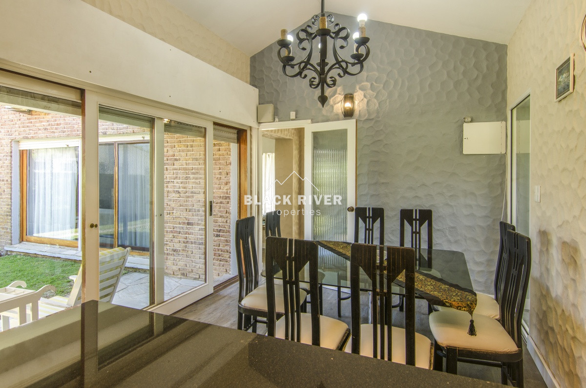 Casa ID.57934 - Casa de 4 dormitorios en venta parada 7 de Playa Mansa Punta del Este