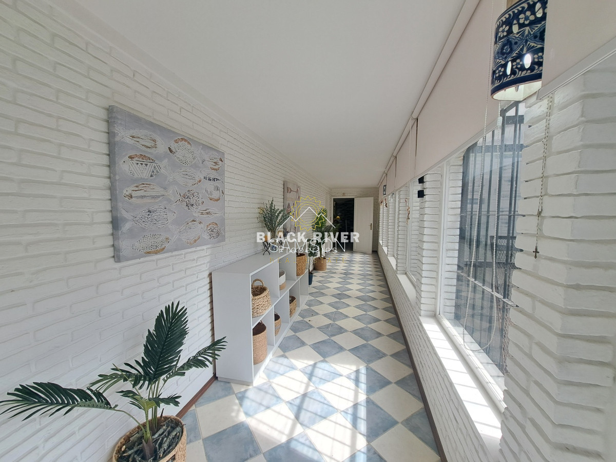 Casa ID.66788 - Casa con piscina en alquiler  4 dormitorios Playa Mansa - Punta del Este