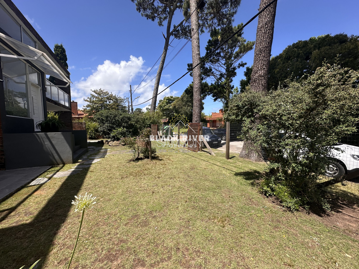 Casa ID.67001 - Casa de 3 dormitorios en PH a una cuadra del mar en Venta Playa Mansa Punta del Este