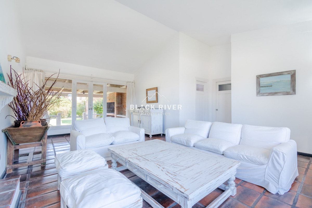 Casa ID.58884 - Casa en venta de 5 dormitorios a metros del Mar, San Rafael, Punta del Este.