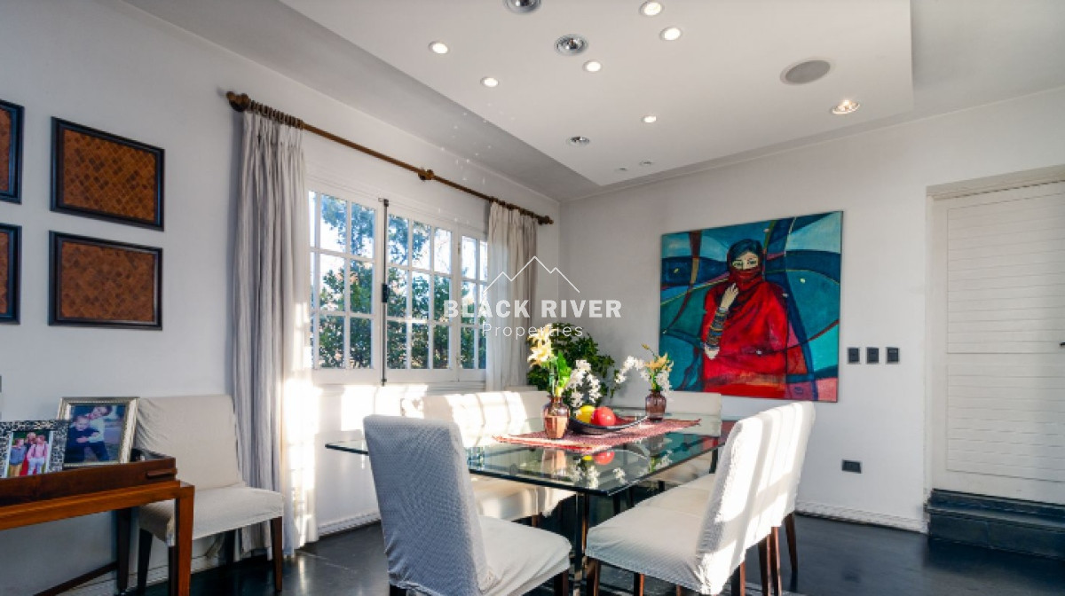 Casa ID.66807 - Casa de 6 dormitorios con piscina en venta en Playa Mansa con piscina Punta del Este 