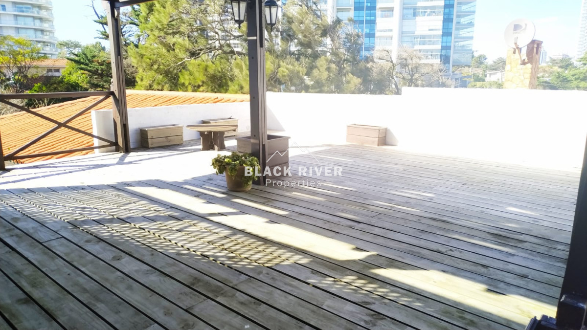 Casa ID.60524 - CASA EN PRIMERA LINEA DE PLAYA MANSA, 3 DORMITORIOS FRENTE AL MAR. PUNTA DEL ESTE