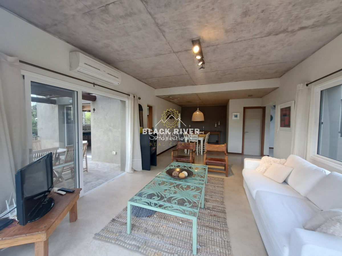Casa ID.66989 - Casa Moderna en venta a pasos del mar en Playa Solanas Punta ballena uruguay