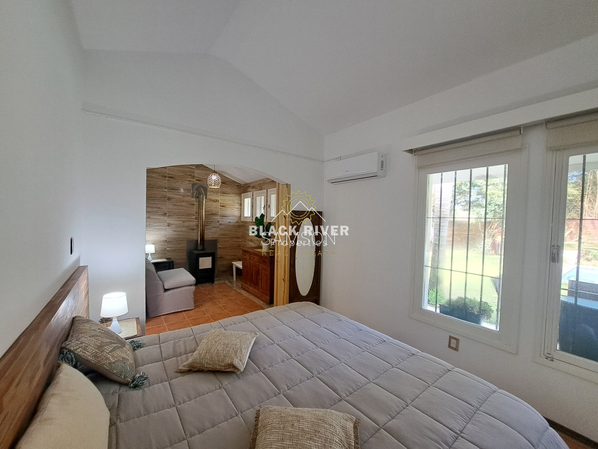 Casa ID.66788 - Casa con piscina en alquiler  4 dormitorios Playa Mansa - Punta del Este