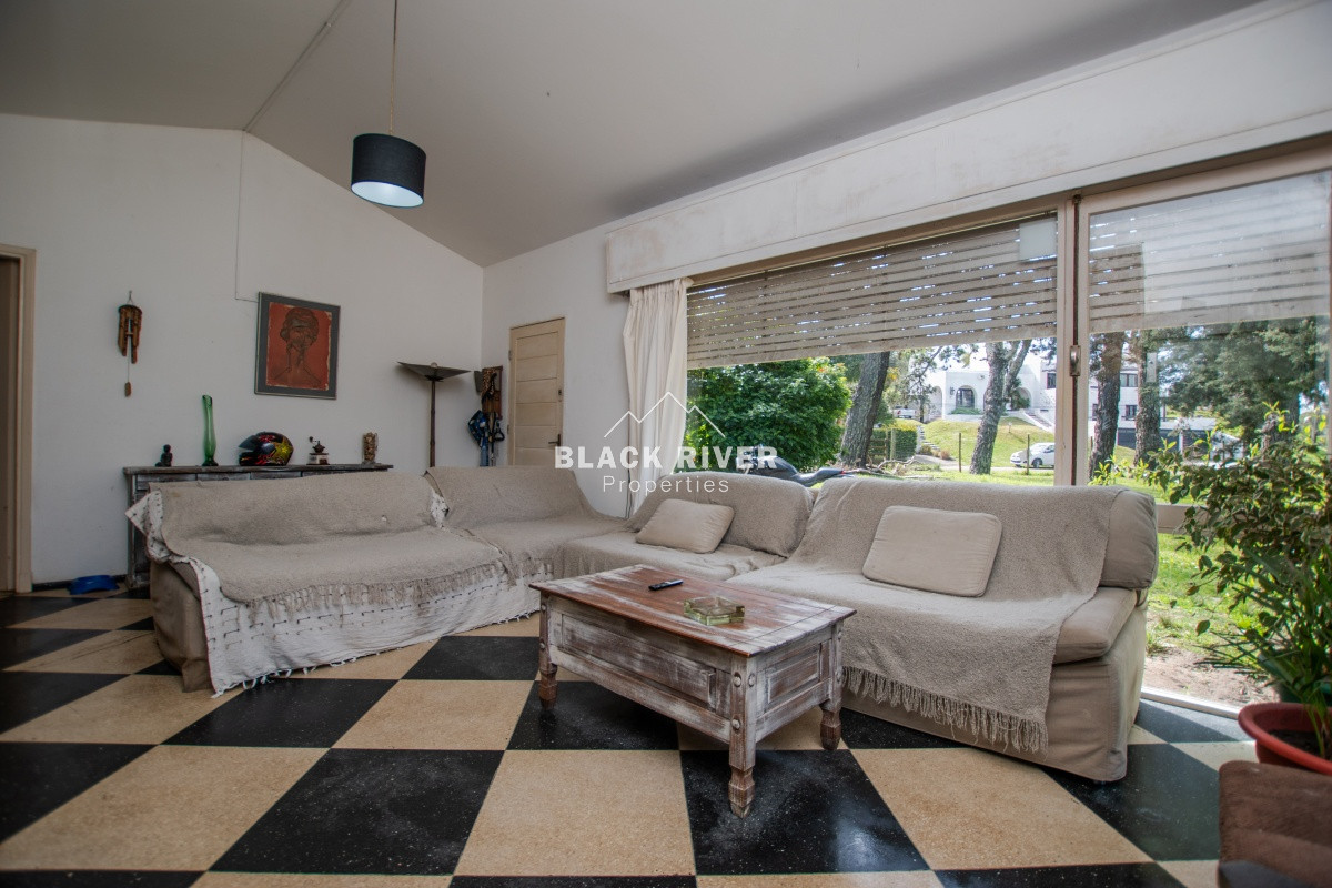Casa ID.65628 - Vendo casa 2 dormitorios en esquina San Rafael, amplio terreno