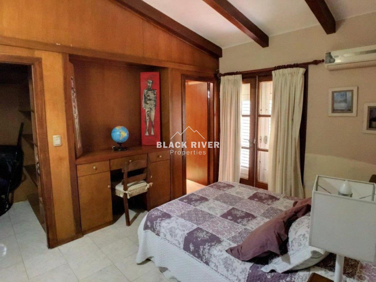Casa ID.66187 - Venta casa 3 dormitorios en Suite con piscina y casa de huéspedes en terreno de 3500 mts