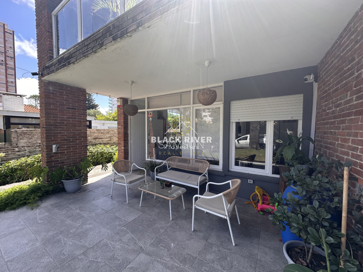 Casa ID.67001 - Casa de 3 dormitorios en PH a una cuadra del mar en Venta Playa Mansa Punta del Este