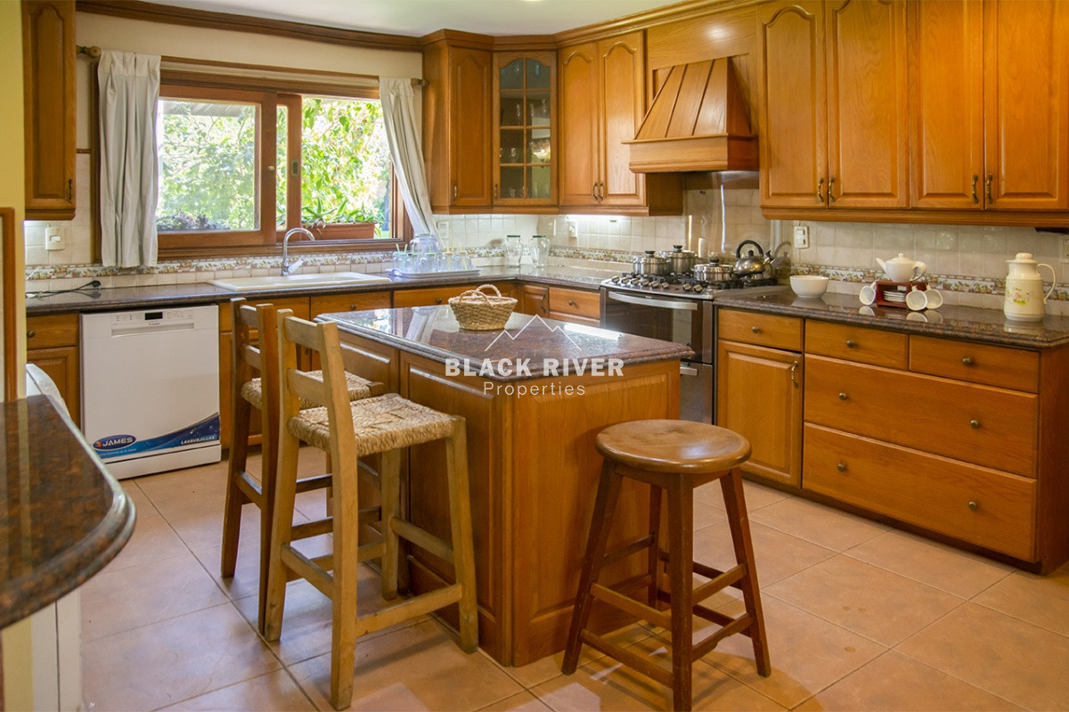 Casa ID.64482 - Casa en Venta 6 dormitorios en Cantegril 