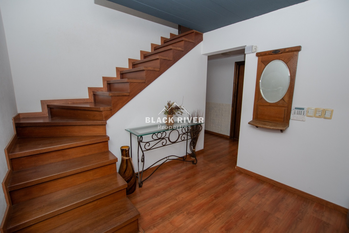 Casa ID.58872 - Venta casa de 5 dormitorio con piscina en Pinares. 