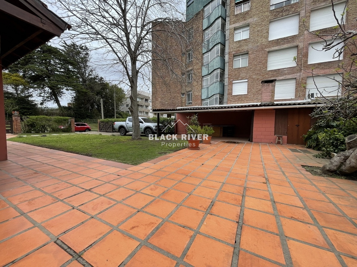 Casa ID.66610 - Venta Casa en Playa Mansa Punta del Este