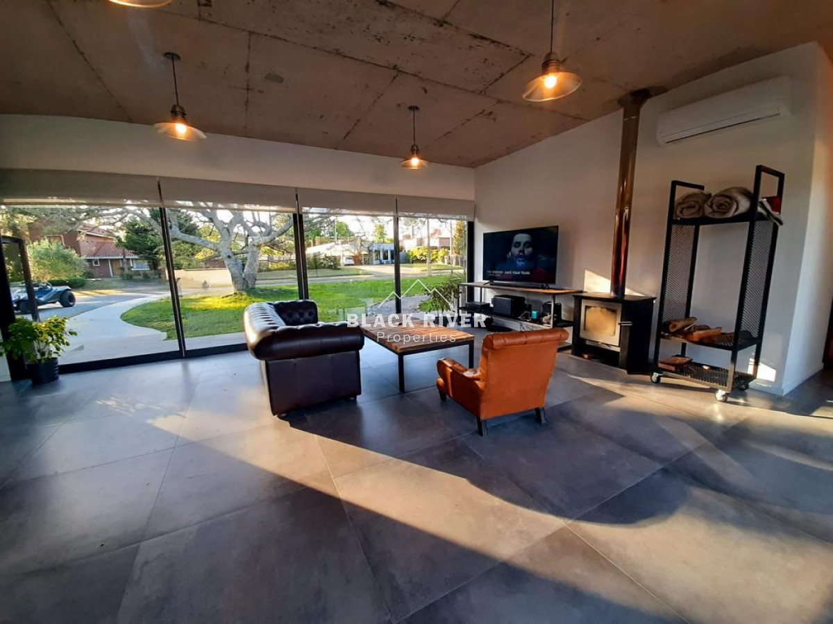 Casa ID.65960 - Venta casa 3 dormitorios en Beverly Hills con piscina climatizada. 