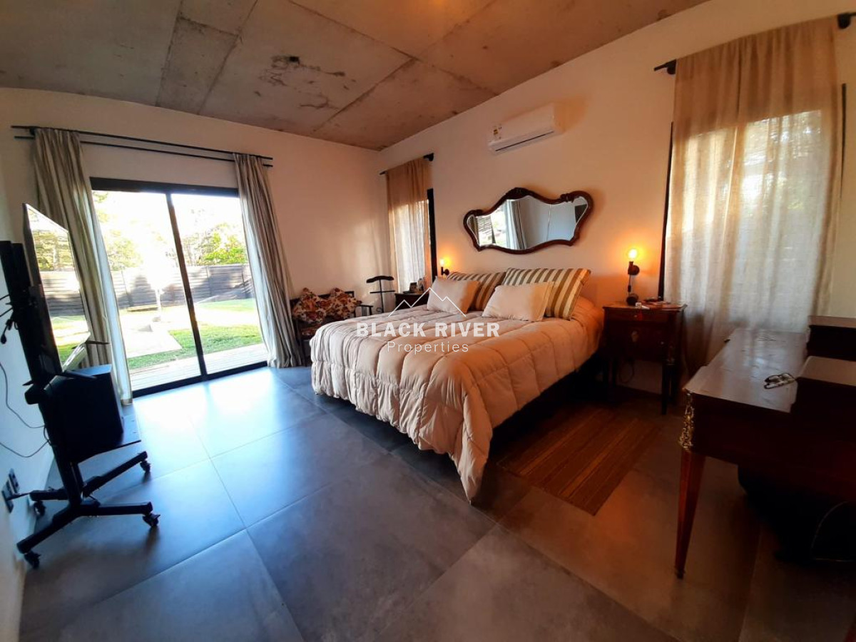 Casa ID.65960 - Venta casa 3 dormitorios en Beverly Hills con piscina climatizada. 
