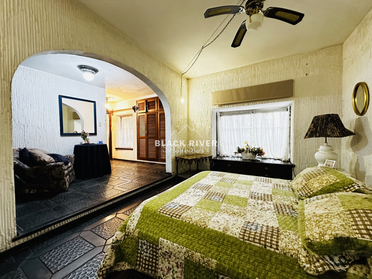 Casa ID.66957 - Casa en venta 4 dormitorios en  Lugano Punta del Este
