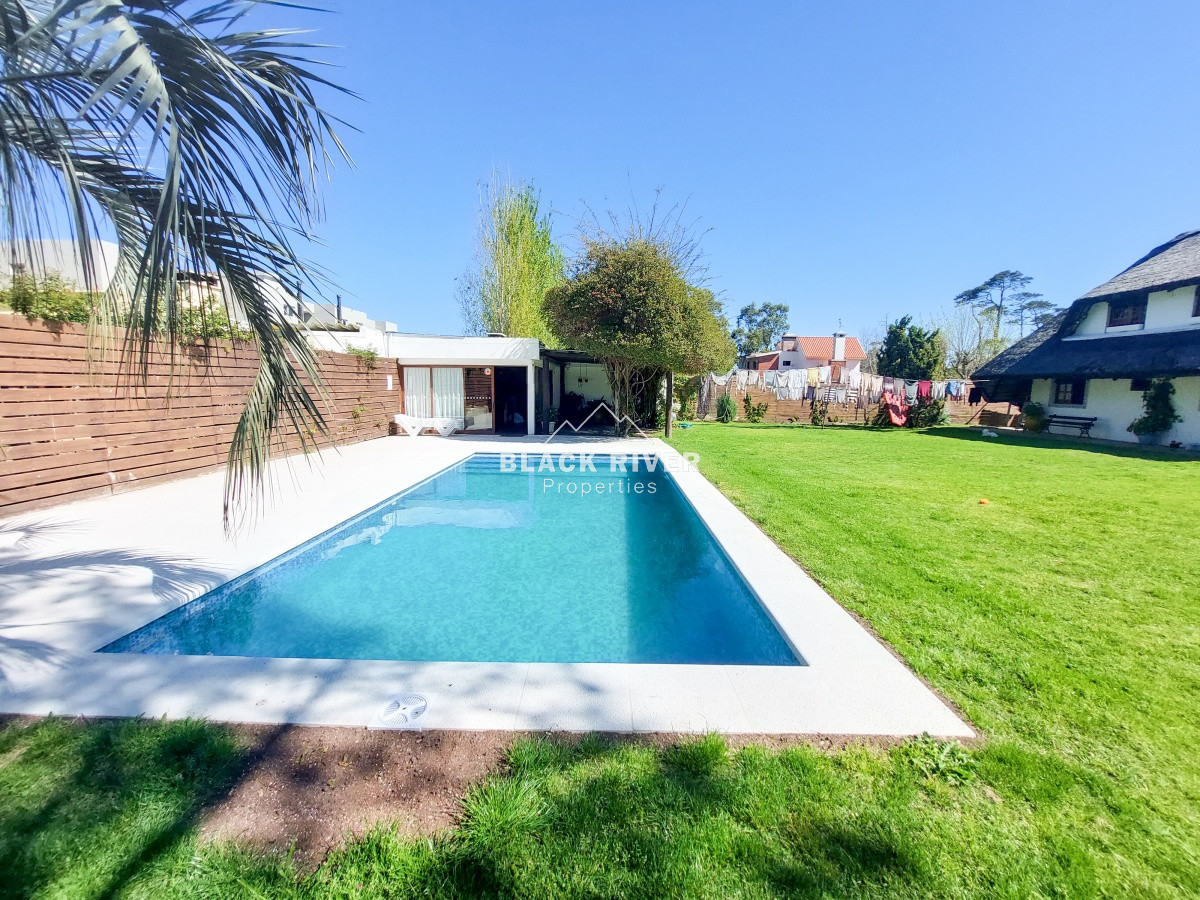Casa ID.57995 - Venta Casa de 3 Dormitorios con Piscina Climatizada en Pinares, Punta del Este