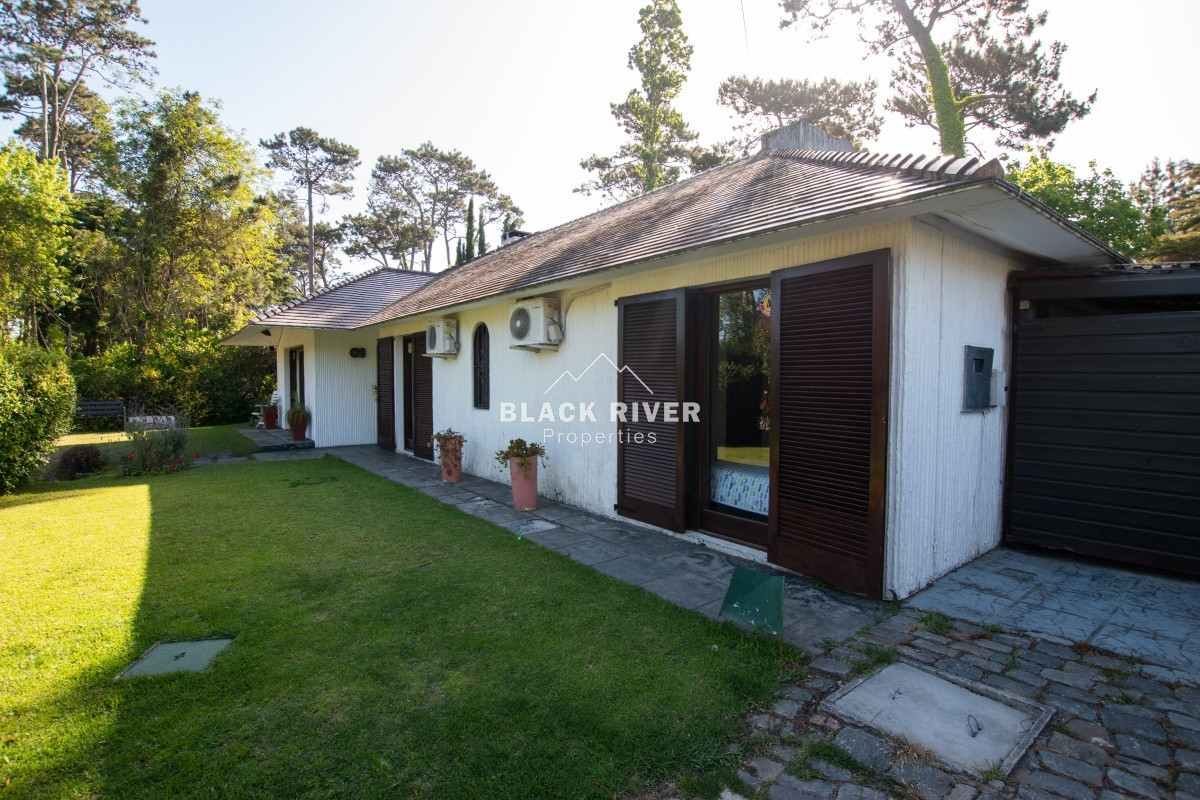 Casa ID.65721 - Venta casa de 3 dormitorios con piscina Punta del Este