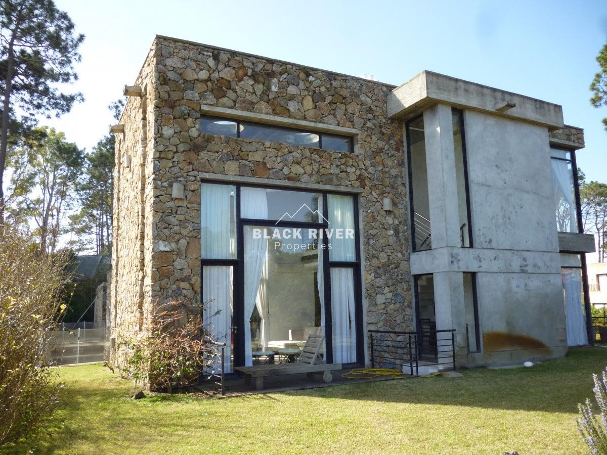 Casa ID.63719 - Venta Moderna Casa en Barrio Privado La Arbolada, Punta del Este