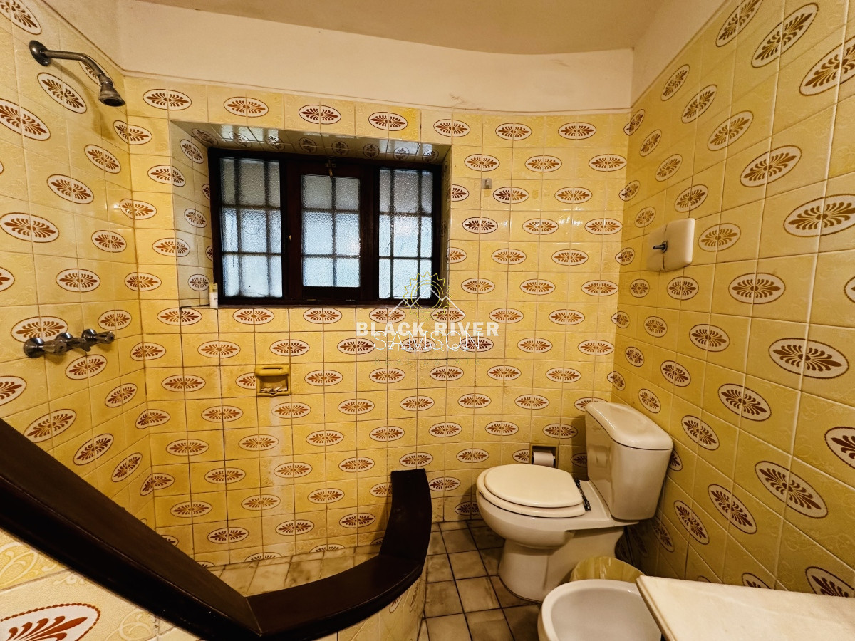 Casa ID.66957 - Casa en venta 4 dormitorios en  Lugano Punta del Este