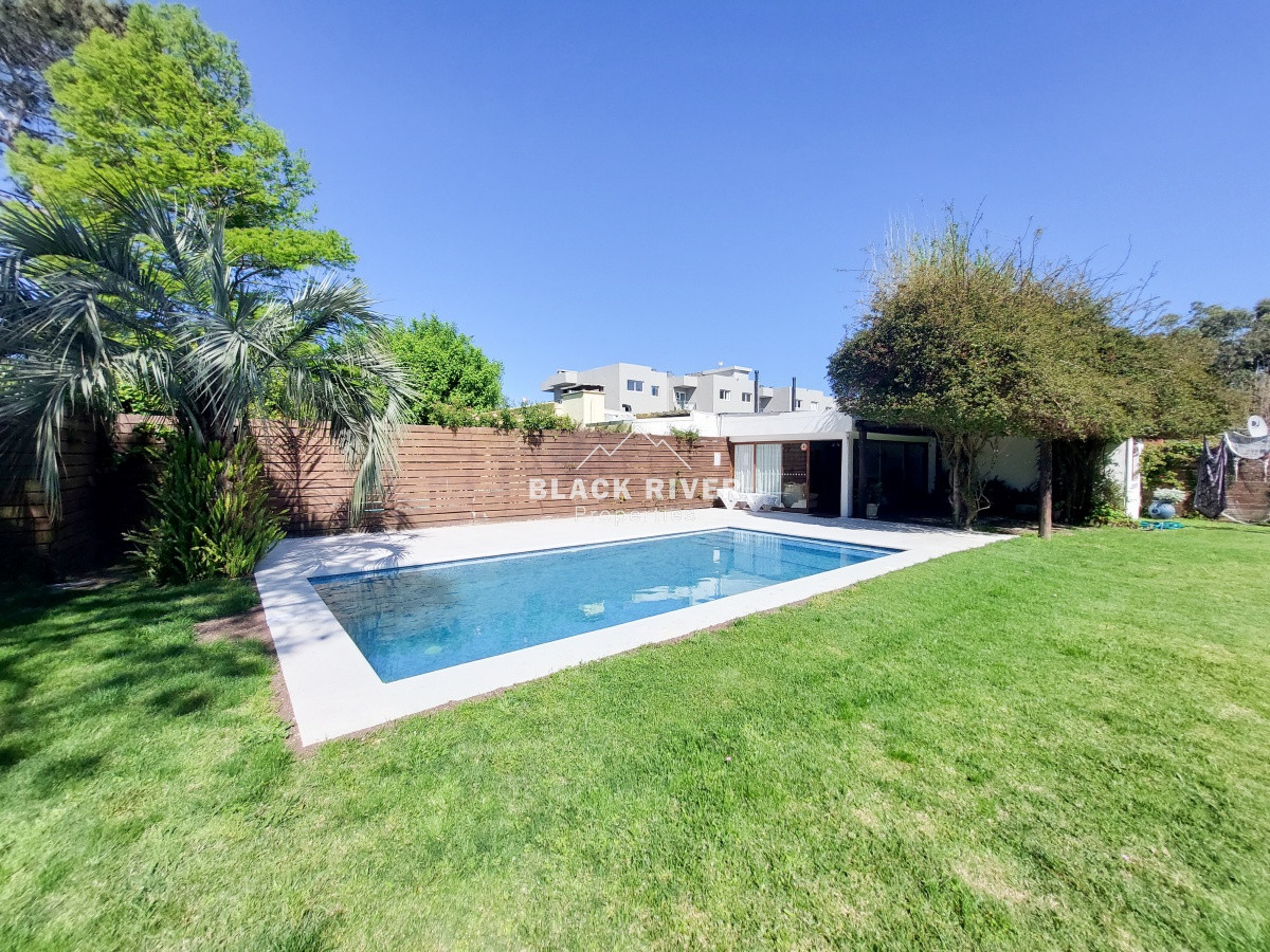 Casa ID.57995 - Venta Casa de 3 Dormitorios con Piscina Climatizada en Pinares, Punta del Este