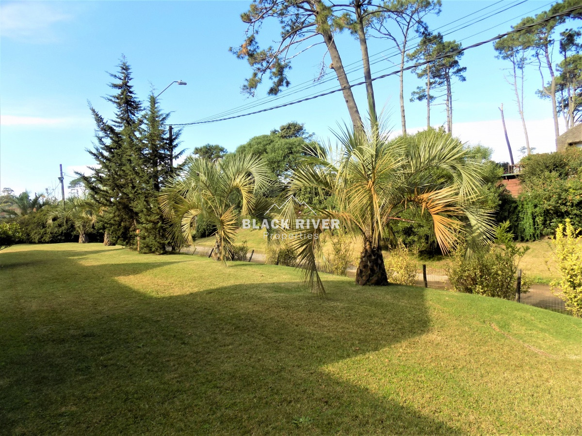 Casa ID.42 - Venta Casa de 4 dormitorios Lugano Punta del Este 