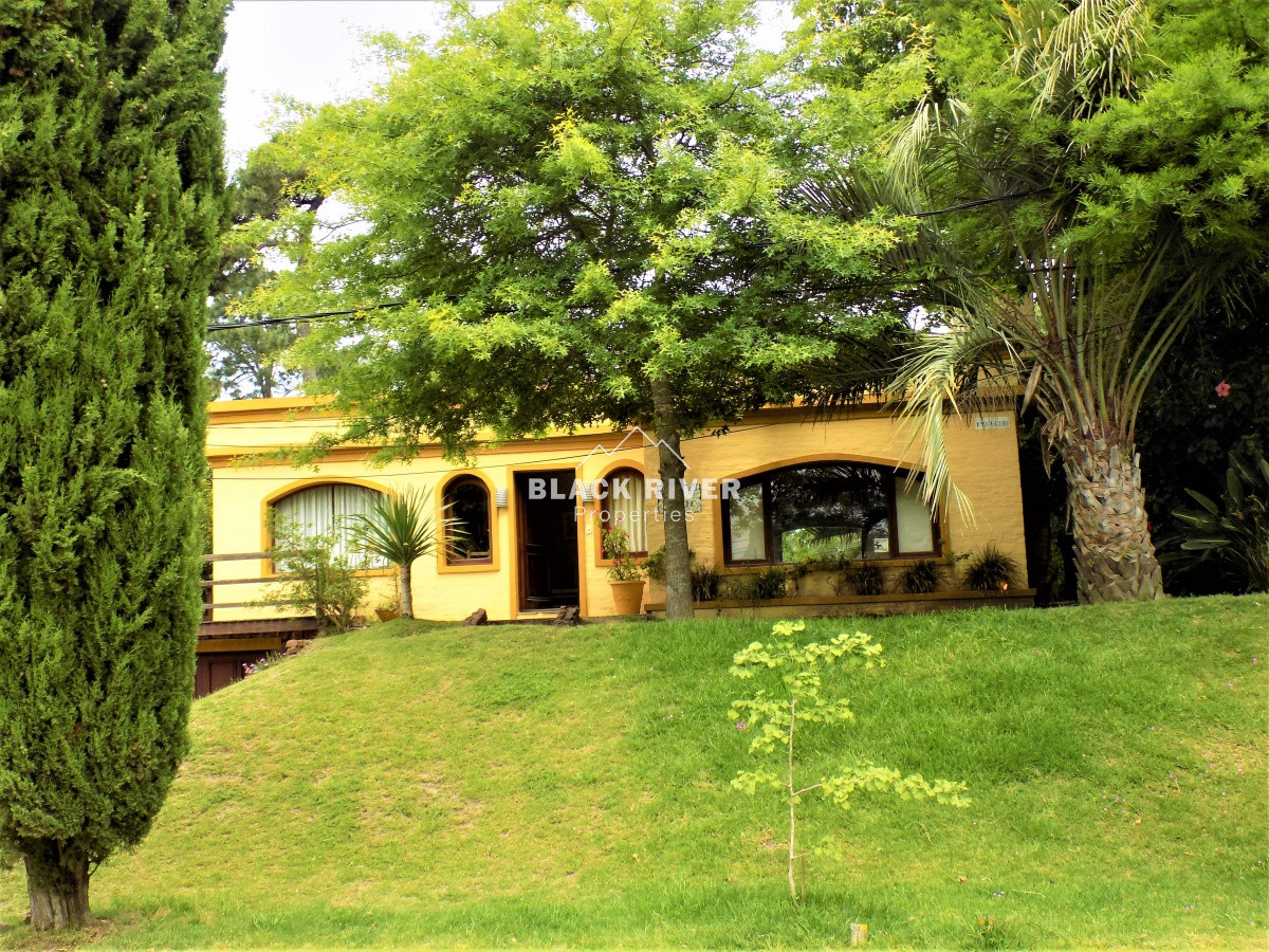 Casa ID.120 - Oportunidad en venta casa con piscina 