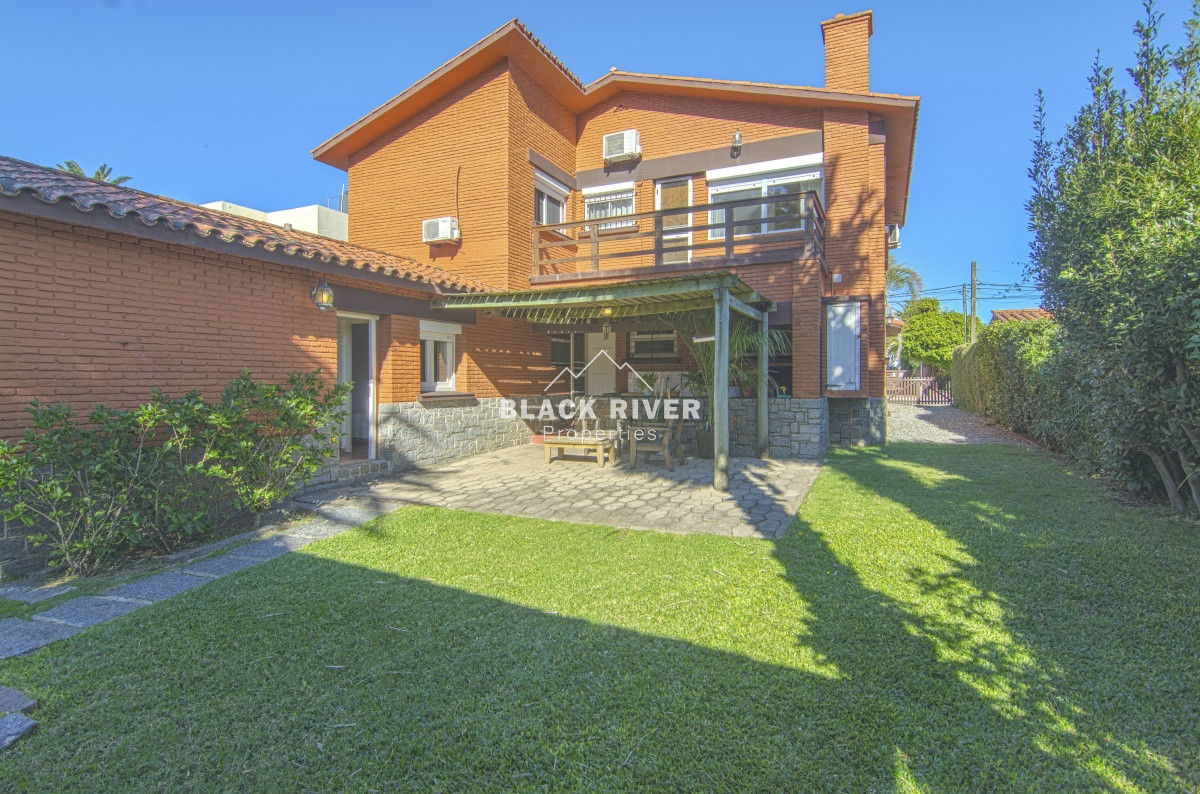 Casa ID.60561 - Casa en venta con Piscina en el FARO Península de PUNTA DEL ESTE