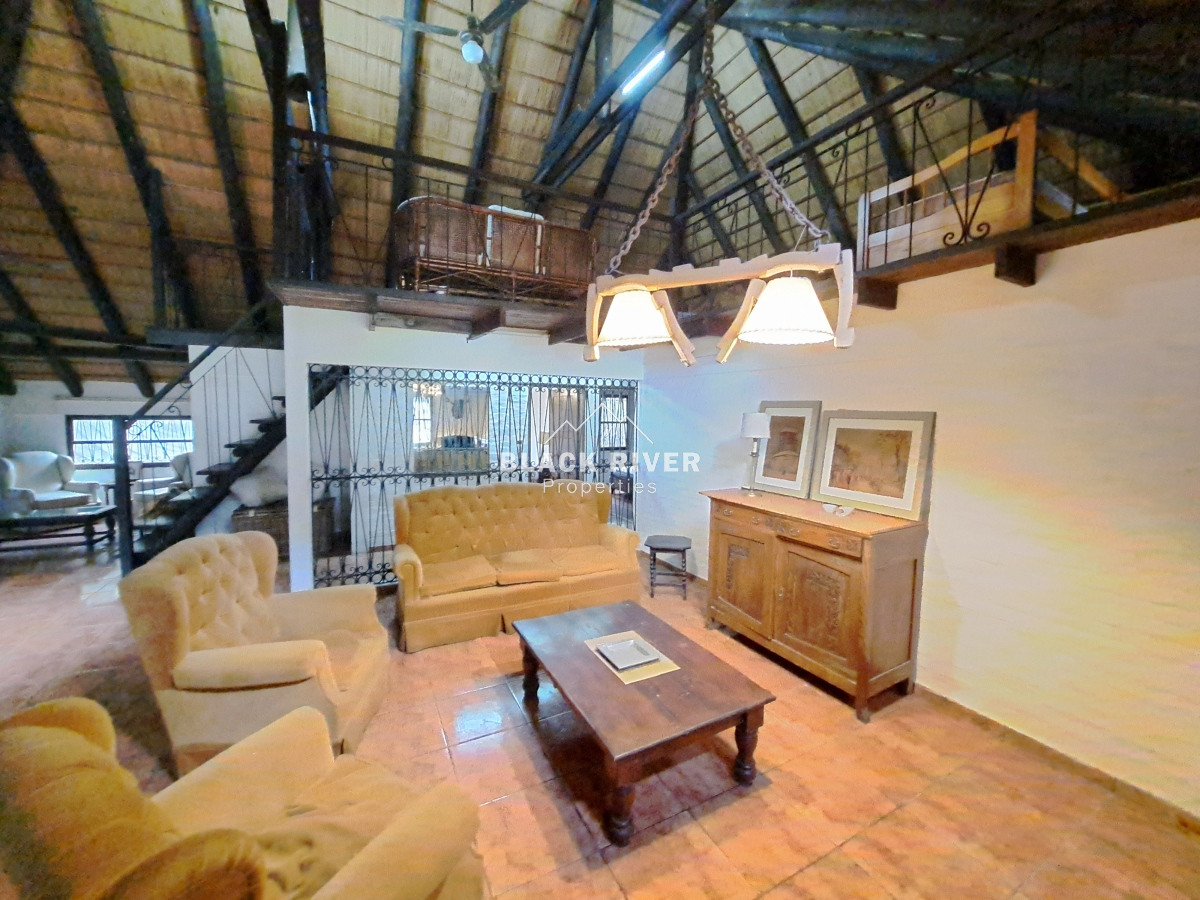 Casa ID.66765 - Casa con piscina en Venta 3 Dormitorios Playa Pinares  Punta del Este
