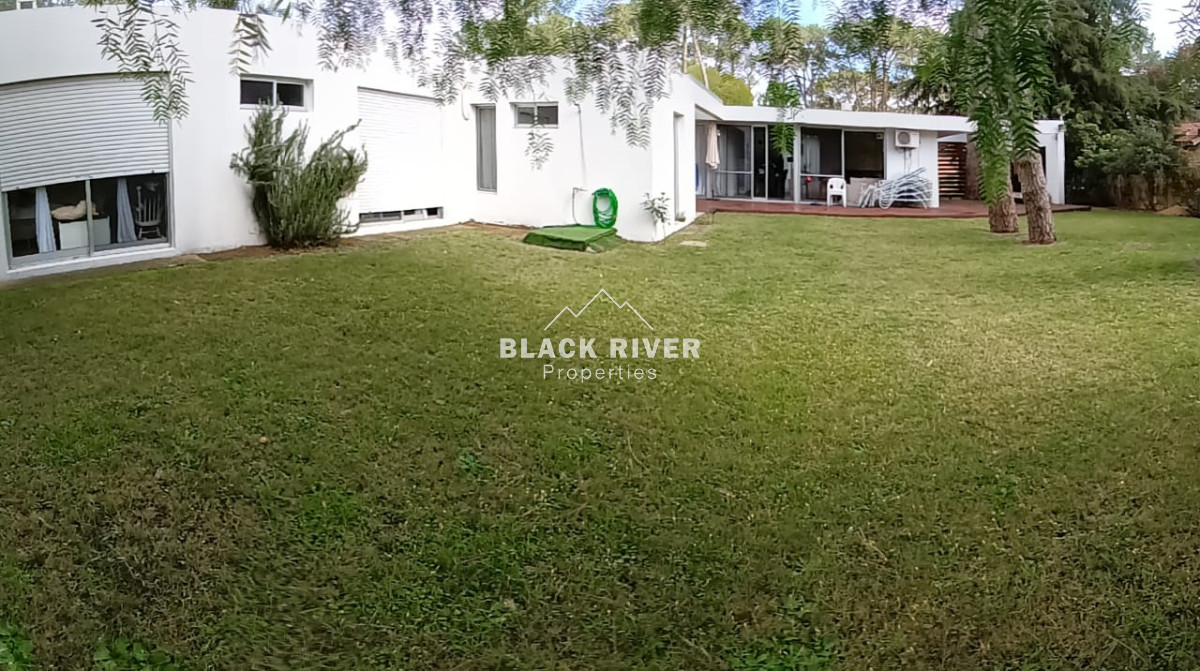 Casa ID.61185 - Venta de Casa de 3 dormitorios, Parada 10 de Playa Brava, en San Rafael, Punta del Este