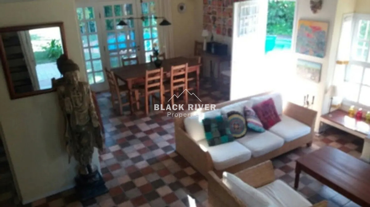 Casa ID.60618 - Venta de Casa en Rincon de Indio de 3 dormitorios, Punta del Este. Parada 23. 