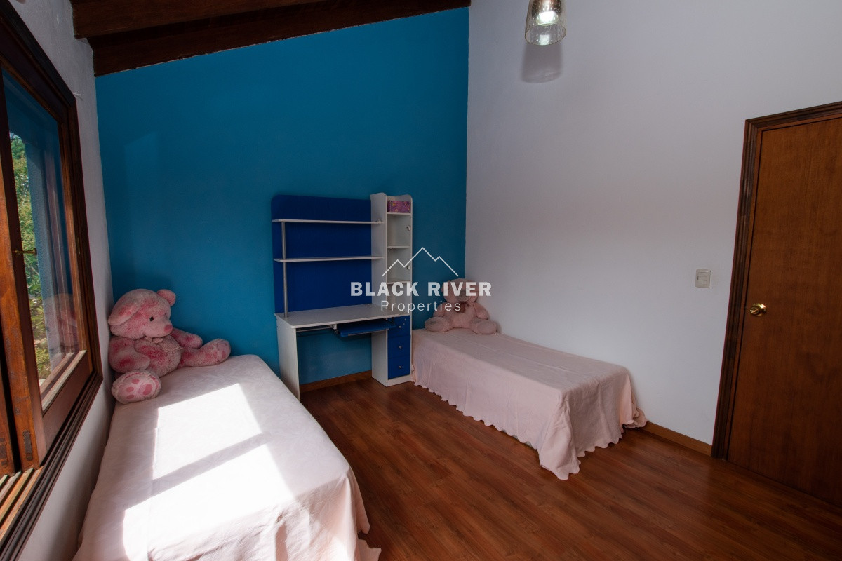 Casa ID.58872 - Venta casa de 5 dormitorio con piscina en Pinares. 