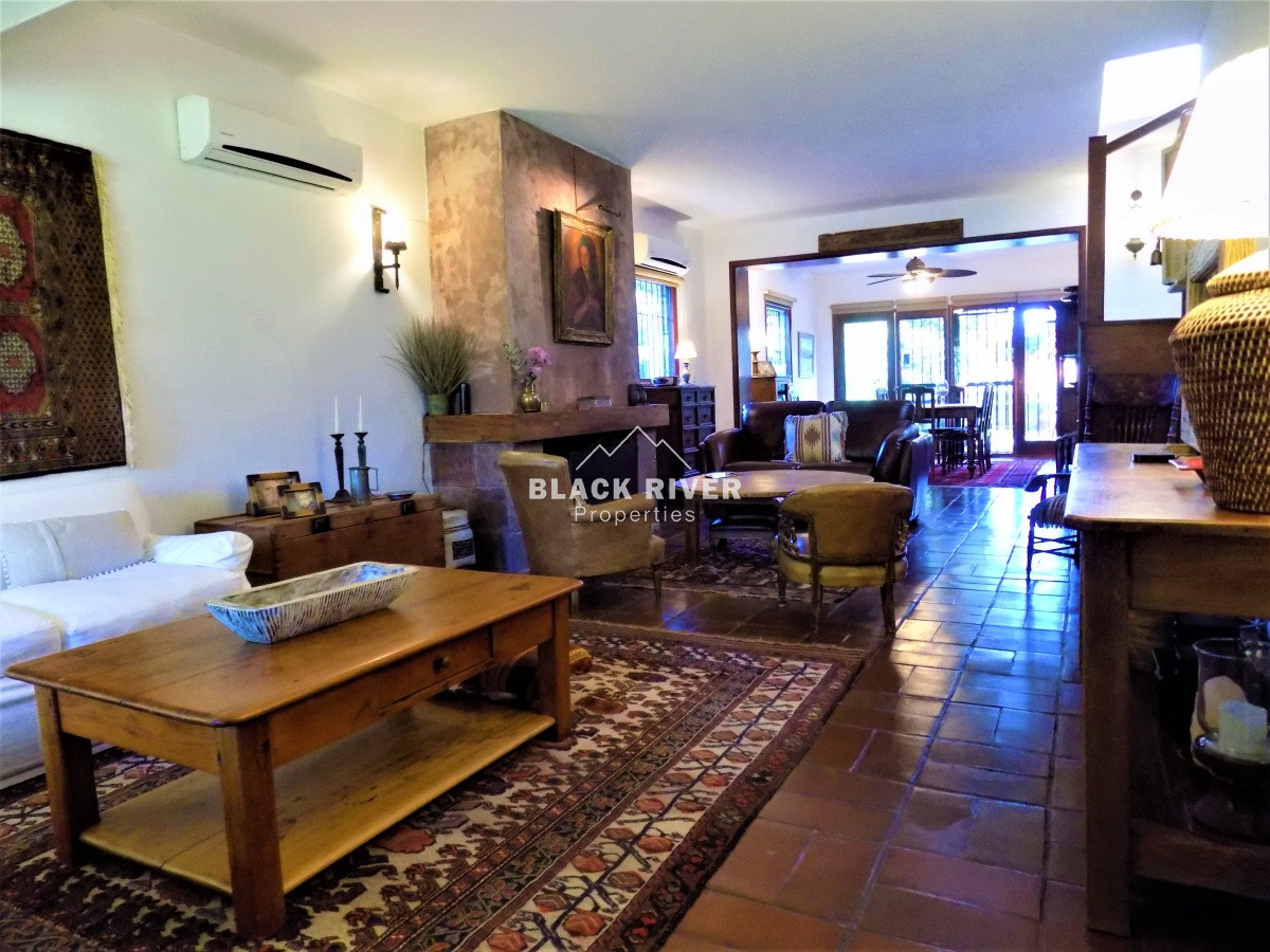 Casa ID.35 - Venta Casa de 4 Dormitorios en Playa Mansa, Punta del Este