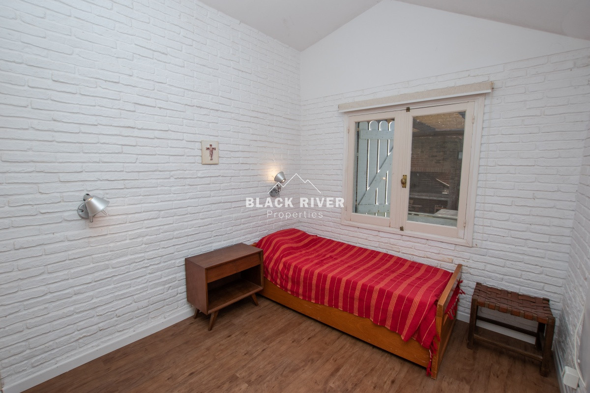Casa ID.65981 - Casa en Venta en Playa Mansa de 3 dormitorios con piscina 