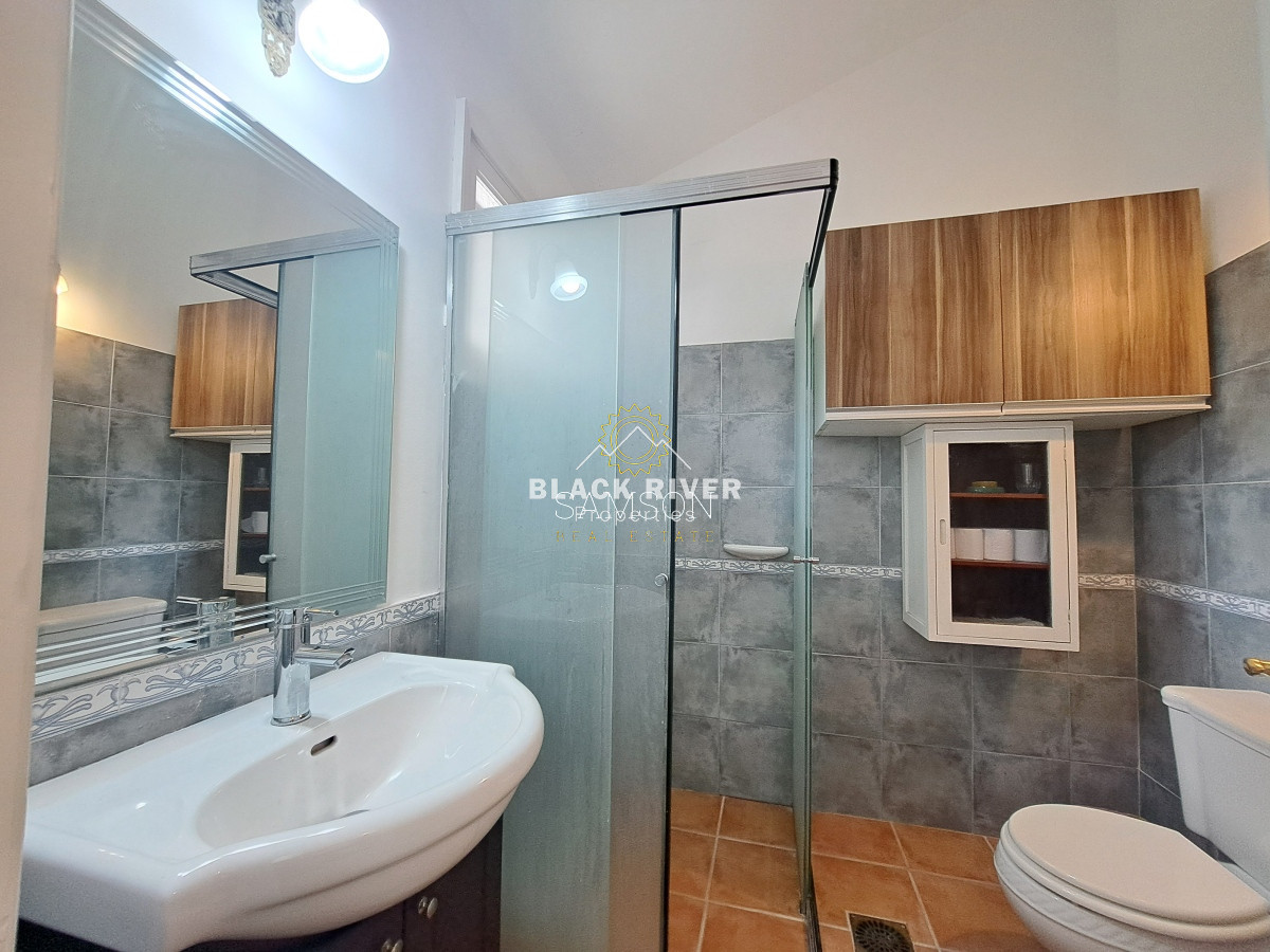 Casa ID.66788 - Casa con piscina en alquiler  4 dormitorios Playa Mansa - Punta del Este