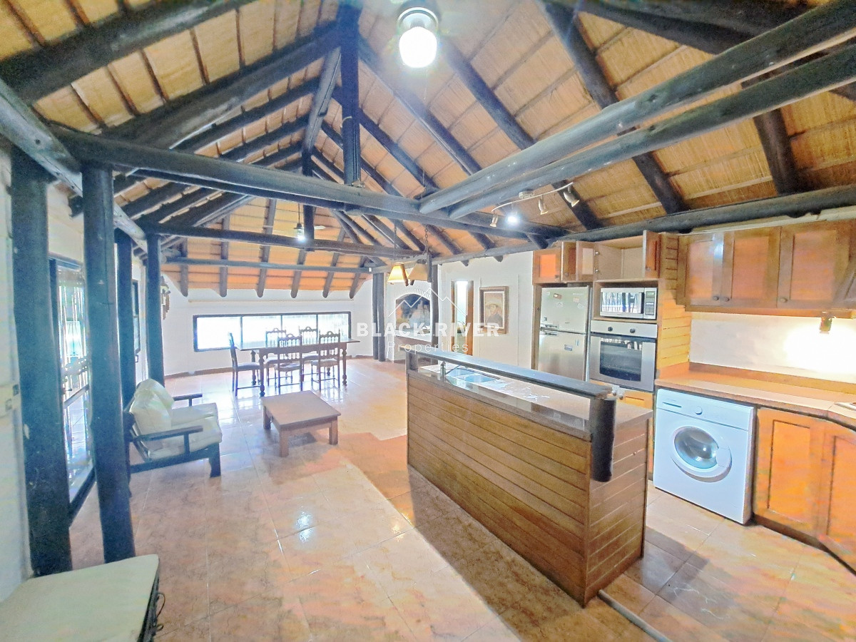 Casa ID.66765 - Casa con piscina en Venta 3 Dormitorios Playa Pinares  Punta del Este