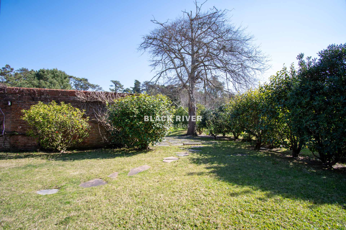 Casa ID.58884 - Casa en venta de 5 dormitorios a metros del Mar, San Rafael, Punta del Este.