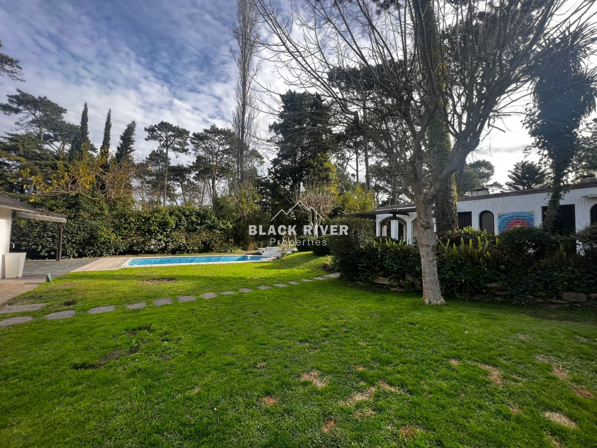 Casa ID.65721 - Venta casa de 3 dormitorios con piscina Punta del Este