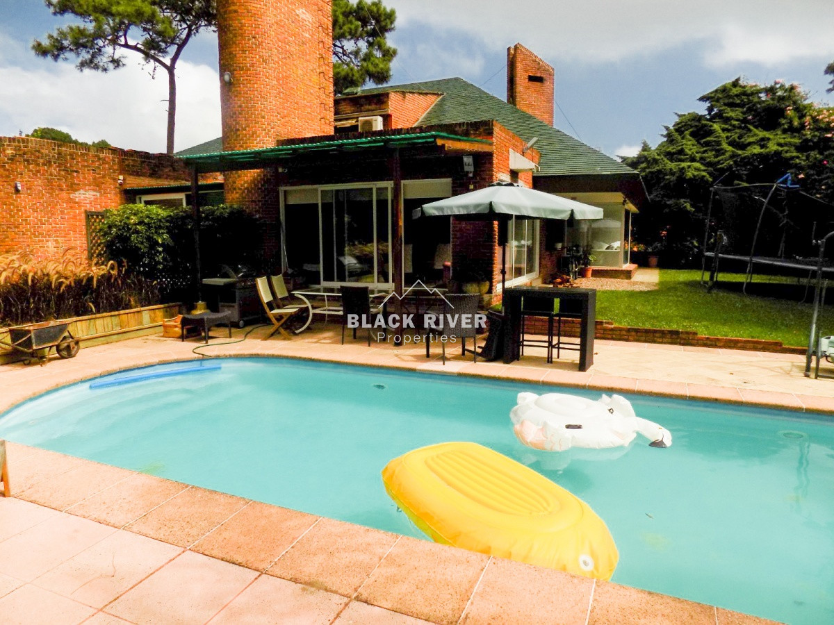 Casa ID.58797 - Casa en venta 5 dormitorios barrio Cantegril, Punta del Este