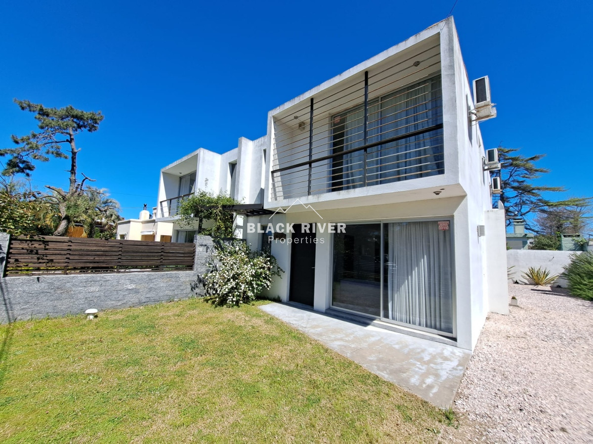 Casa ID.66402 - ALQUILER TEMPORAL DE CASA DE 3 DORMITORIOS Y 3 BAÑOS, PLAYA MANSA PUNTA DEL ESTE 