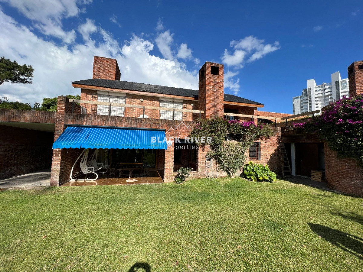 Casa ID.65419 - Venta casa de 4 dormitorios en playa mansa punta del este 