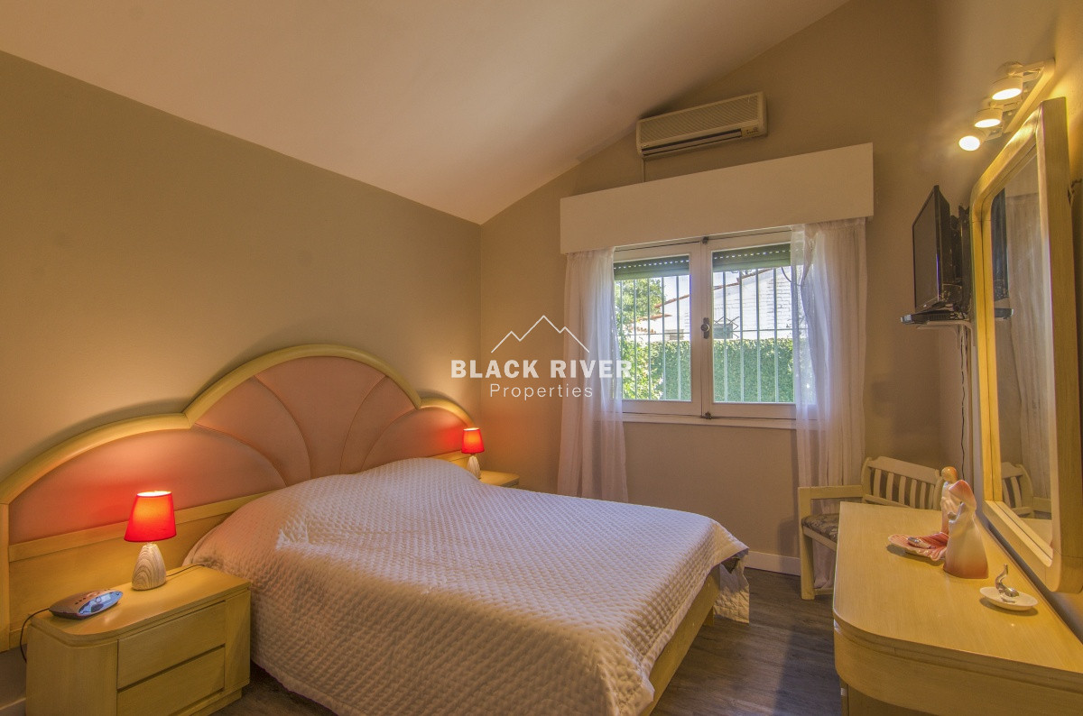 Casa ID.57934 - Casa de 4 dormitorios en venta parada 7 de Playa Mansa Punta del Este