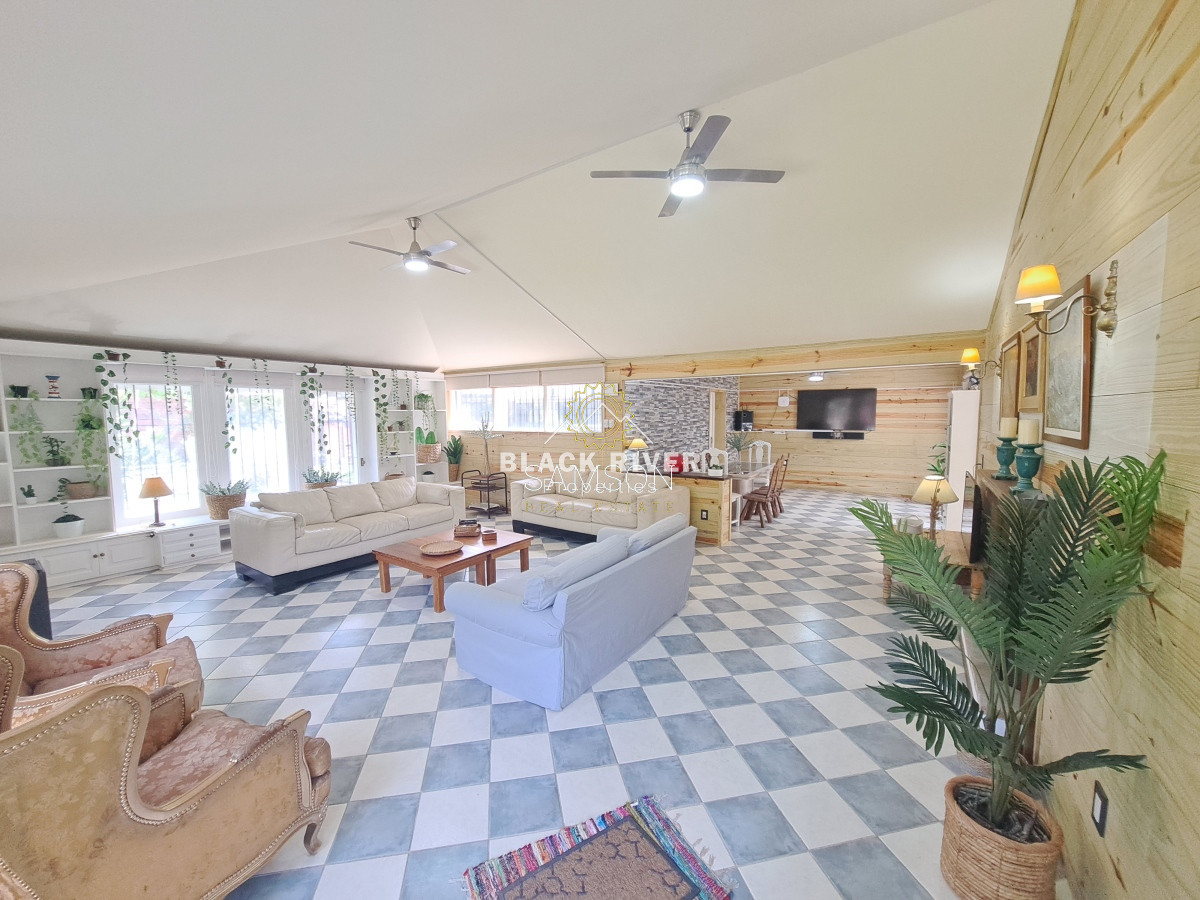 Casa ID.66788 - Casa con piscina en alquiler  4 dormitorios Playa Mansa - Punta del Este