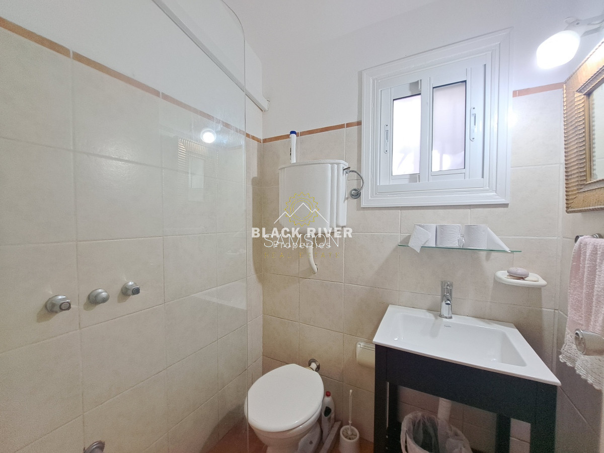 Casa ID.66788 - Casa con piscina en alquiler  4 dormitorios Playa Mansa - Punta del Este