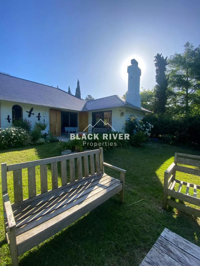 Casa ID.66816 - Casa en venta de 4 dormitorios barrio lugano San rafael Punta del Este