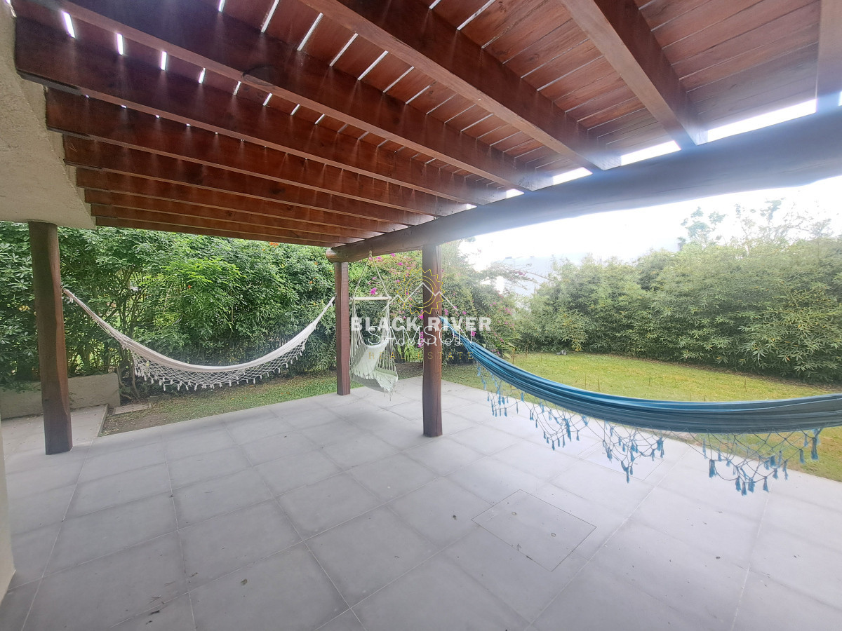 Casa ID.66989 - Casa Moderna en venta a pasos del mar en Playa Solanas Punta ballena uruguay