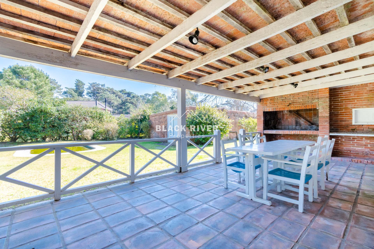 Casa ID.58884 - Casa en venta de 5 dormitorios a metros del Mar, San Rafael, Punta del Este.