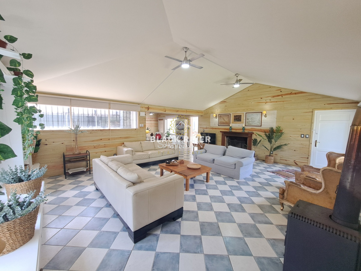 Casa ID.66788 - Casa con piscina en alquiler  4 dormitorios Playa Mansa - Punta del Este