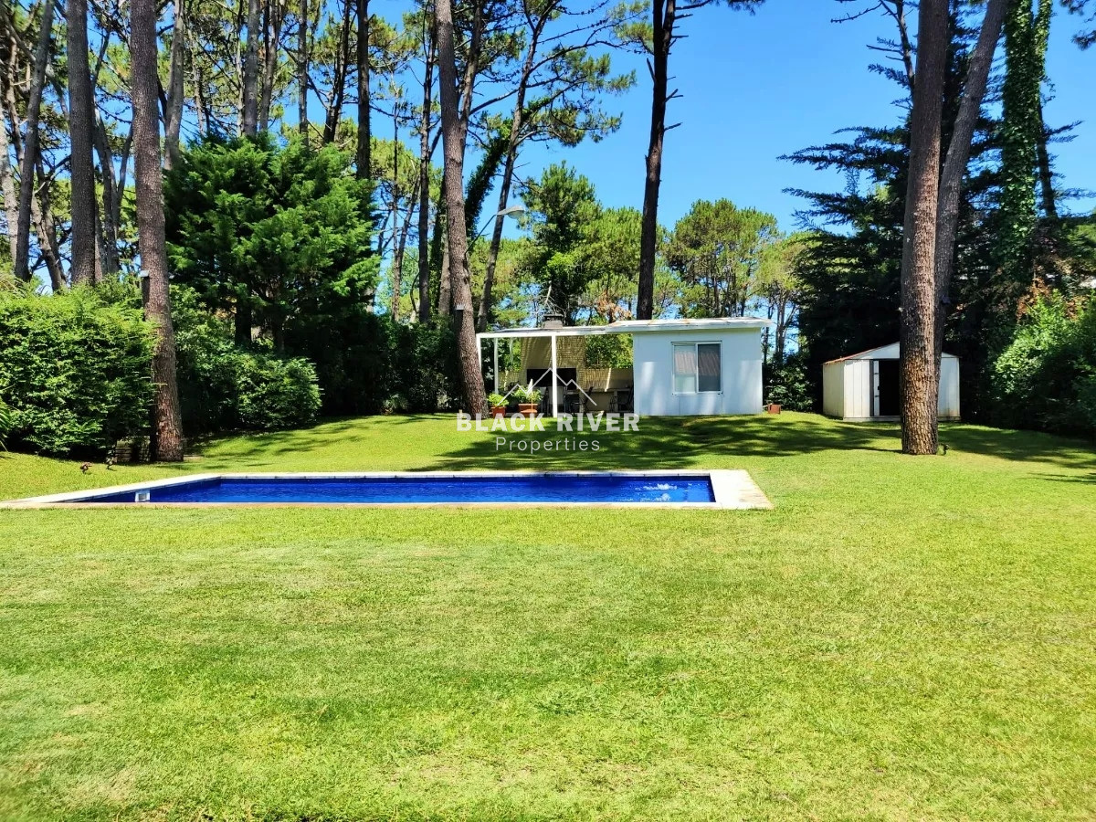 Casa ID.66817 - Casa en venta 3 dormitorios con piscina.